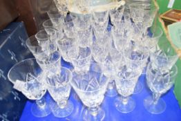 MIXED LOT OF STUART CRYSTAL AND OTHER MODERN DRINKING GLASSES