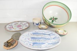 MIXED LOT OF CERAMICS TO INCLUDE A LARGE VILLEROY & BOCH CHRISTMAS BOWL