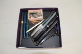BOX OF VINTAGE FOUNTAIN AND OTHER PENS TO INCLUDE PARKER