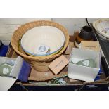 BOX OF MIXED ITEMS TO INCLUDE SHERRATT & SIMPSON BOXED MODELS, WICKER BASKETS, BOXED WEDGWOOD