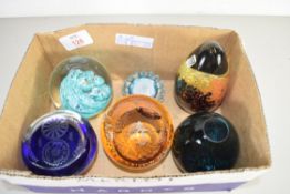 COLLECTION OF VINTAGE PAPERWEIGHTS TO INCLUDE MDINA (6)