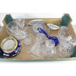 BOX CONTAINING MIXED CLEAR GLASS WARES TO INCLUDE BOWLS, VASES, DECANTERS ETC PLUS FURTHER BLUE