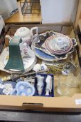 BOX OF MIXED CERAMICS, TABLE LAMP ETC