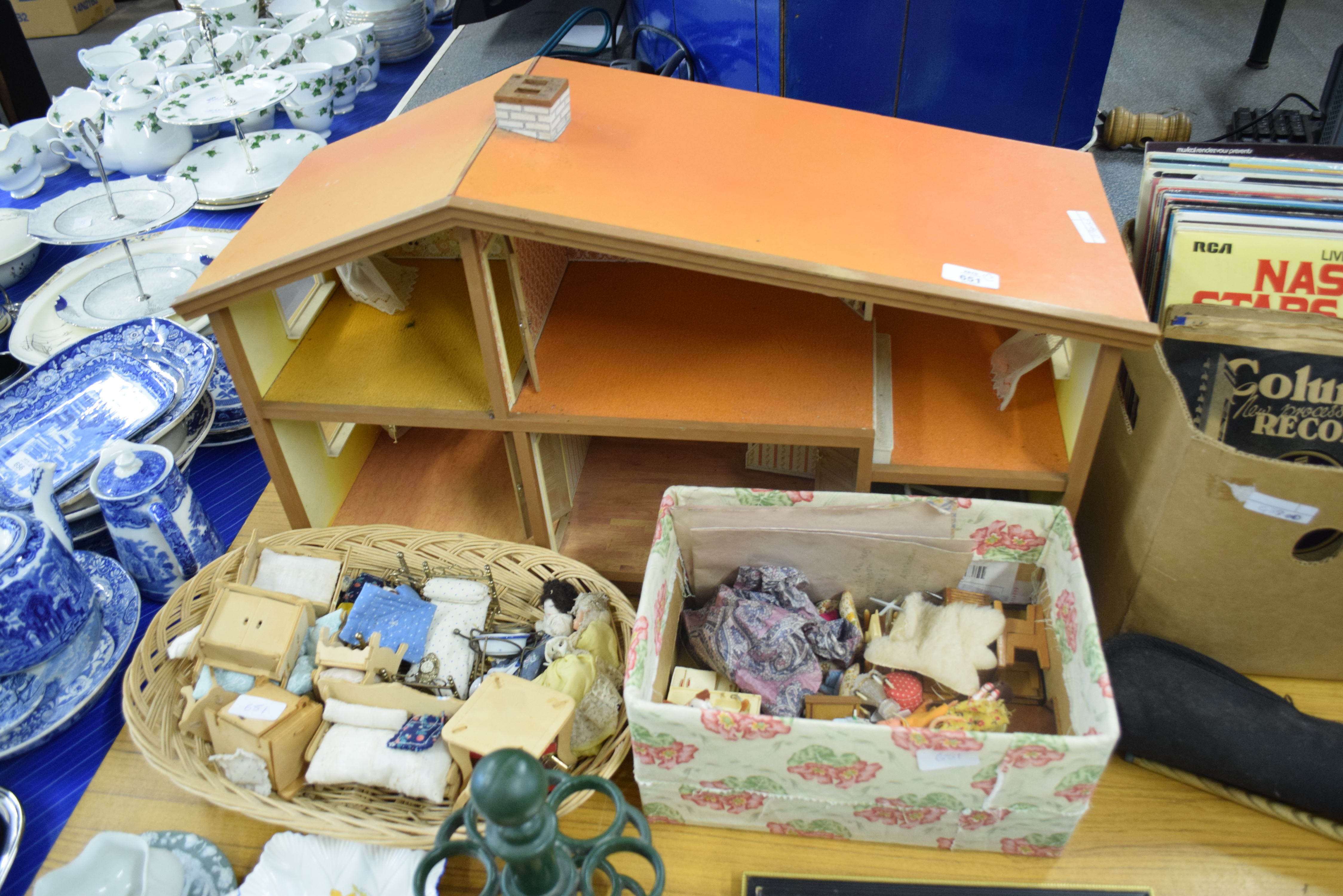 VINTAGE DOLLS HOUSE AND ACCESSORIES