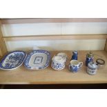 MIXED LOT: VARIOUS BLUE AND WHITE CHINA WARES TO INCLUDE WEDGWOOD WILLOW PATTERN TUREEN ETC