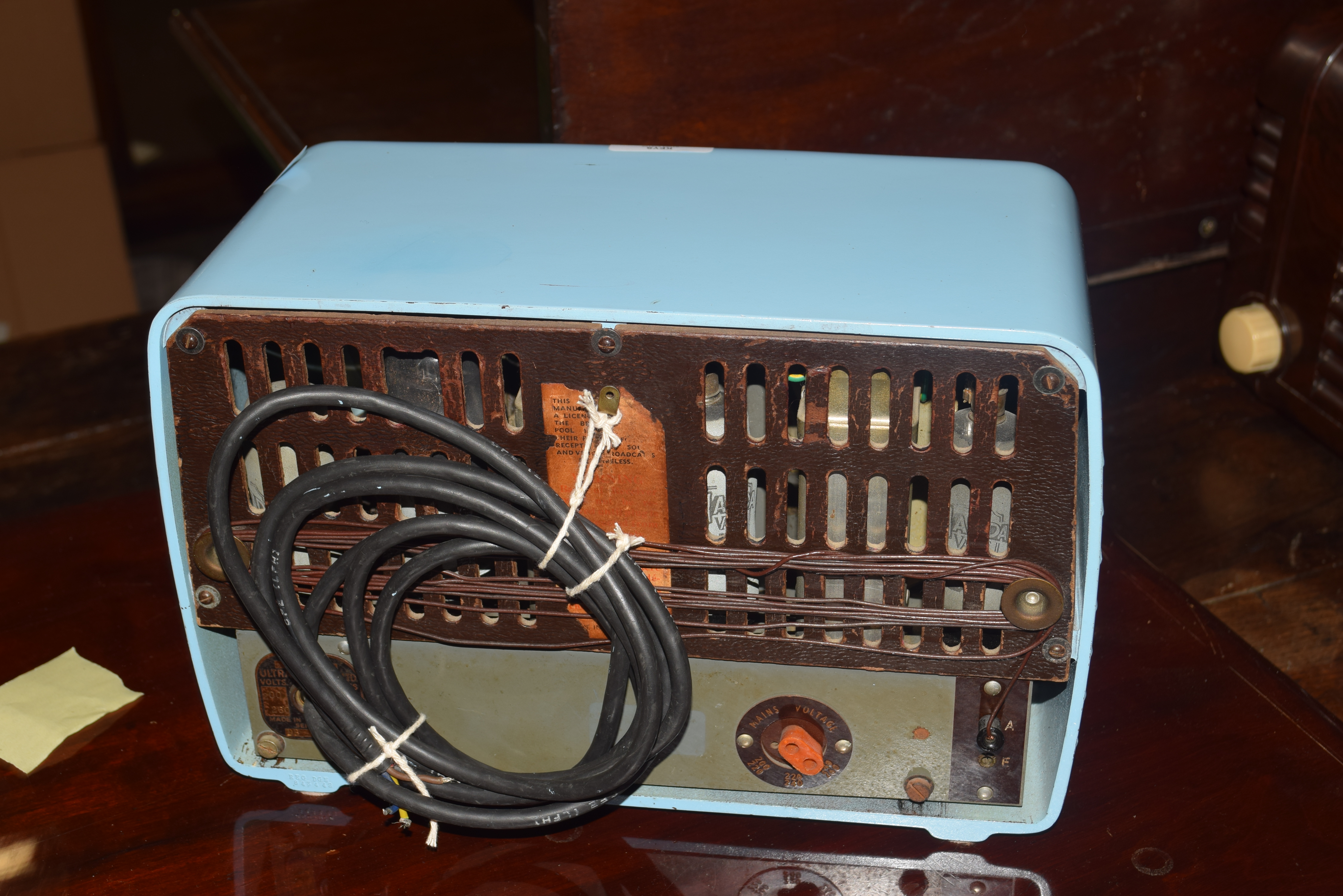 Vintage Ultra T401 radio in light blue Bakelite case - Bild 2 aus 2