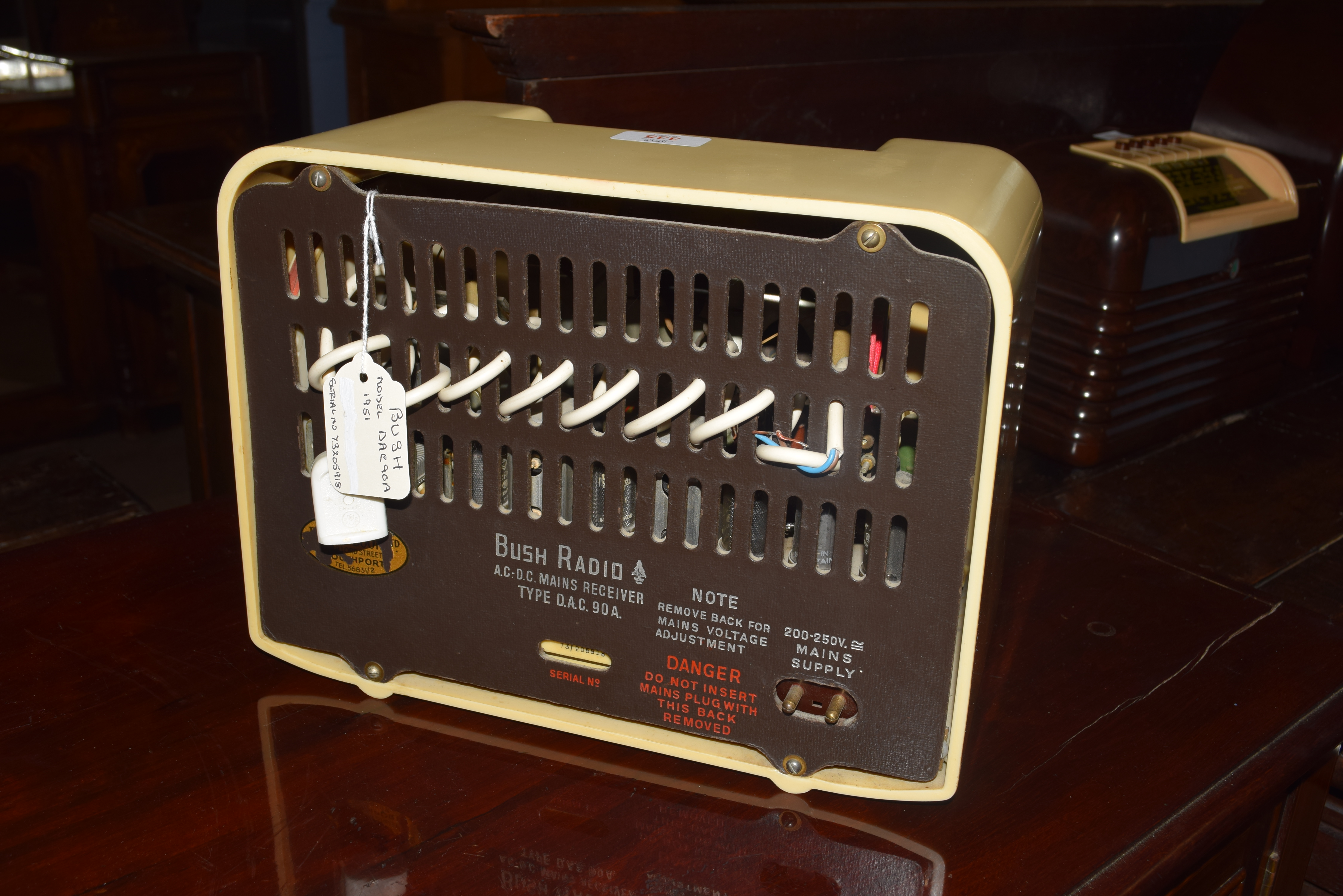 Bush DAC 90A cream Bakelite cased radio, 30cm wide - Image 2 of 2