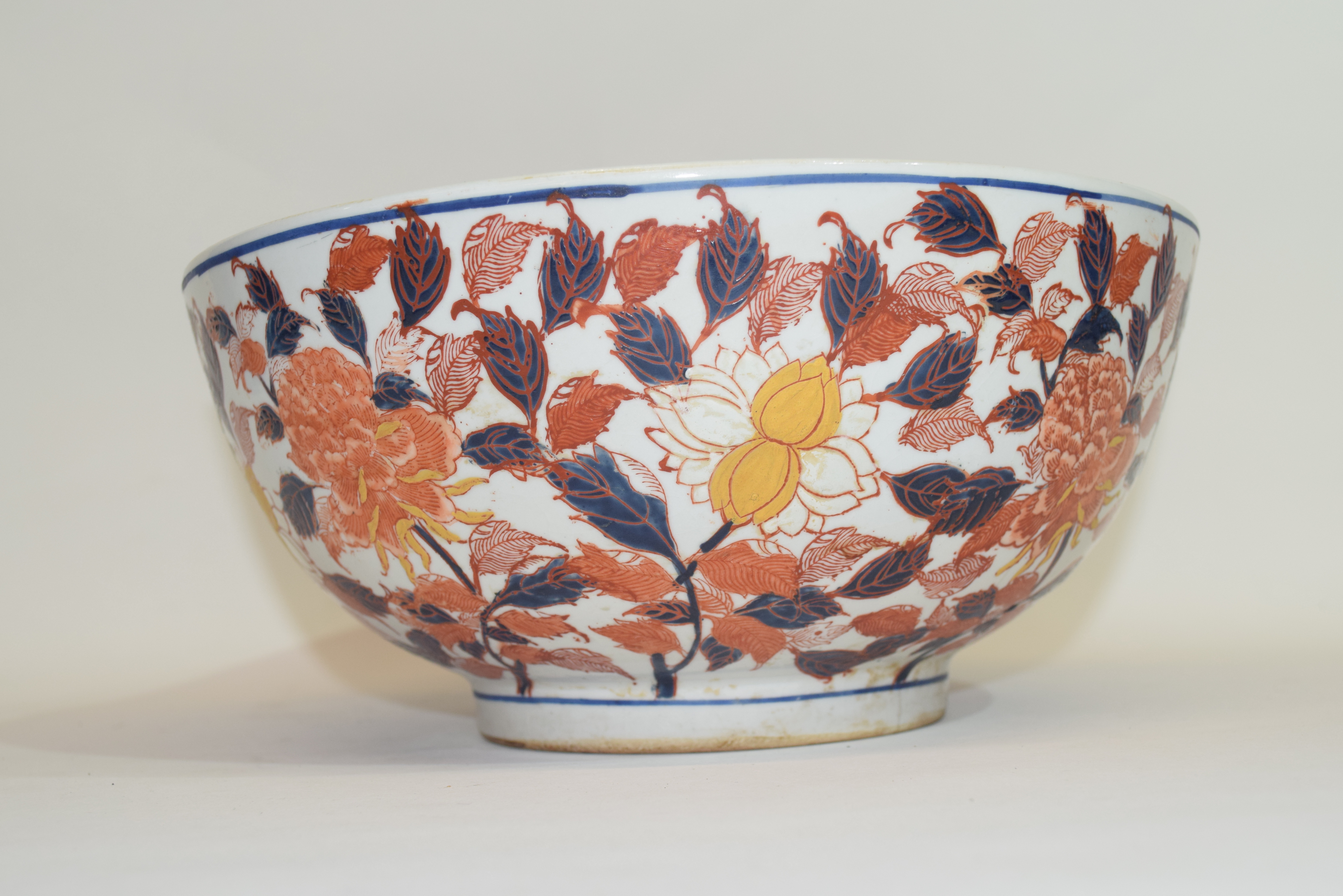 Chinese porcelain bowl with an iron red design of flowers, 25cm diam - Image 3 of 3