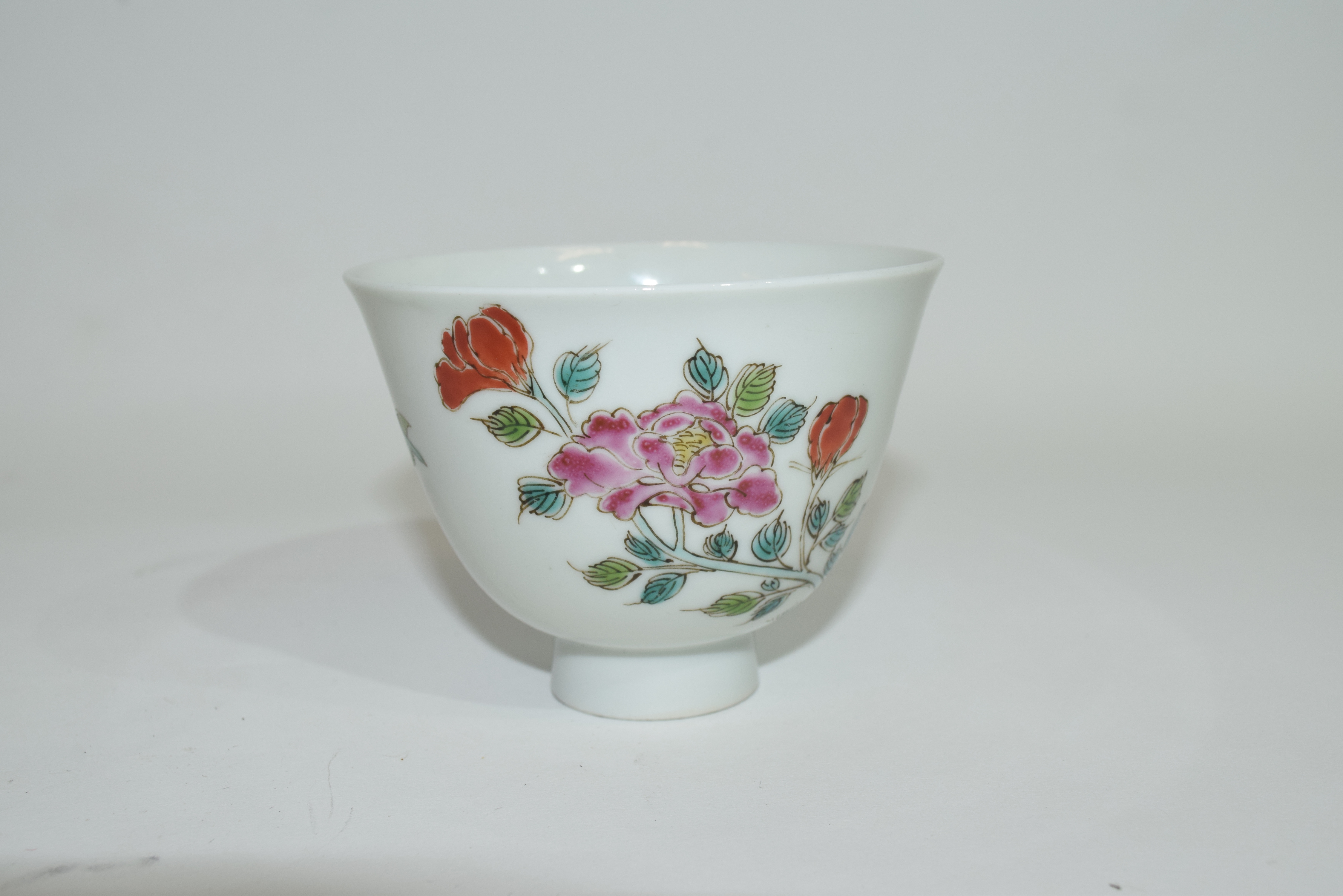 Small Chinese porcelain bowl with famille rose design of flowers, 6cm high