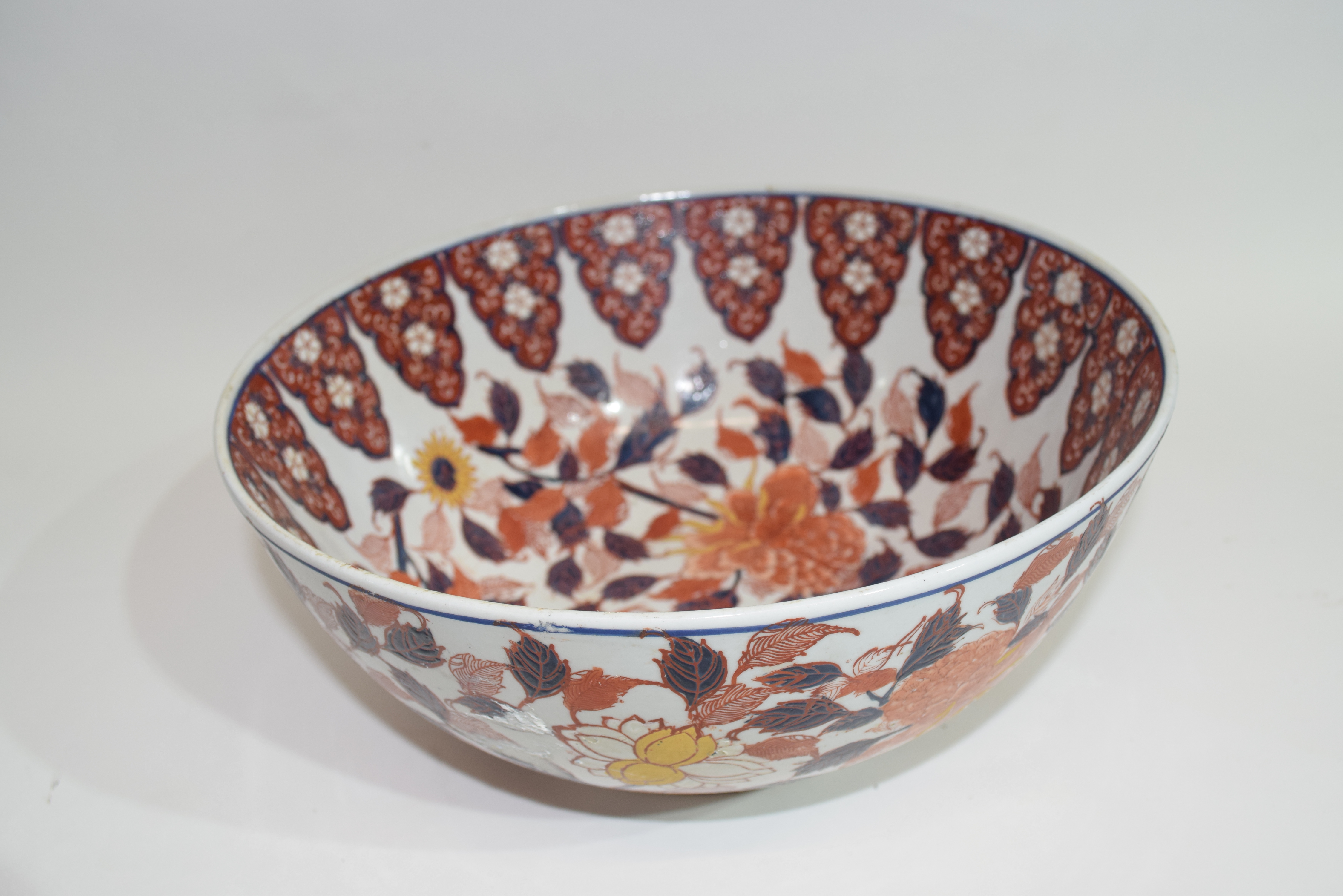 Chinese porcelain bowl with an iron red design of flowers, 25cm diam
