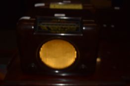 Bush brown Bakelite cased radio model no DAC 90A, 30cm wide