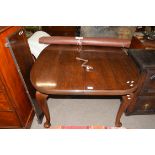 Georgian style small mahogany extending dining table with extra leaf raised on cabriole legs,