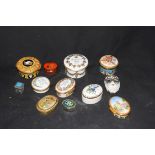 Mixed lot various small trinket and pill boxes, to include a Hungarian Herend porcelain example,