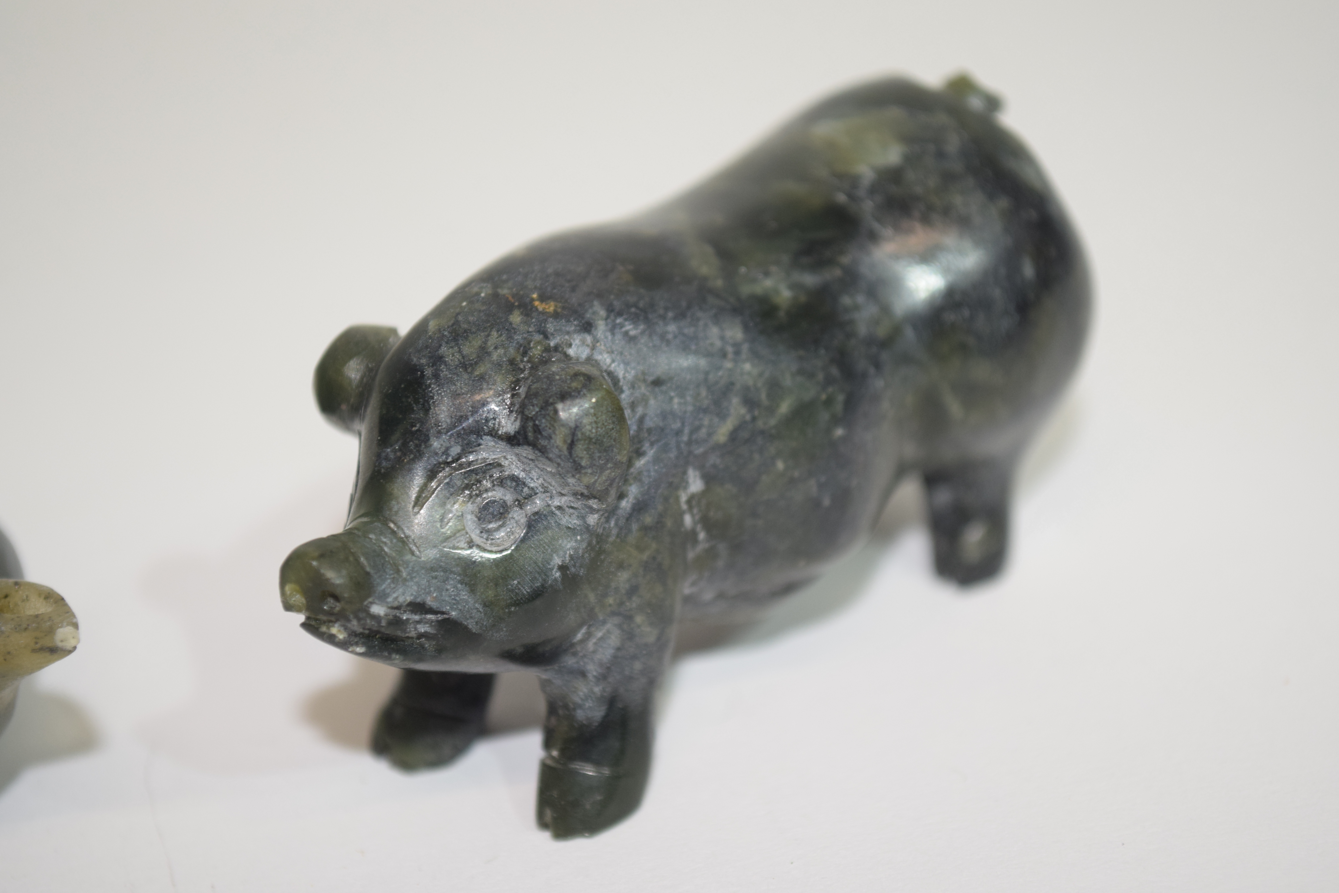 Small boxed miniature jadeite tea pot and further small model of a pig (2) - Image 3 of 3