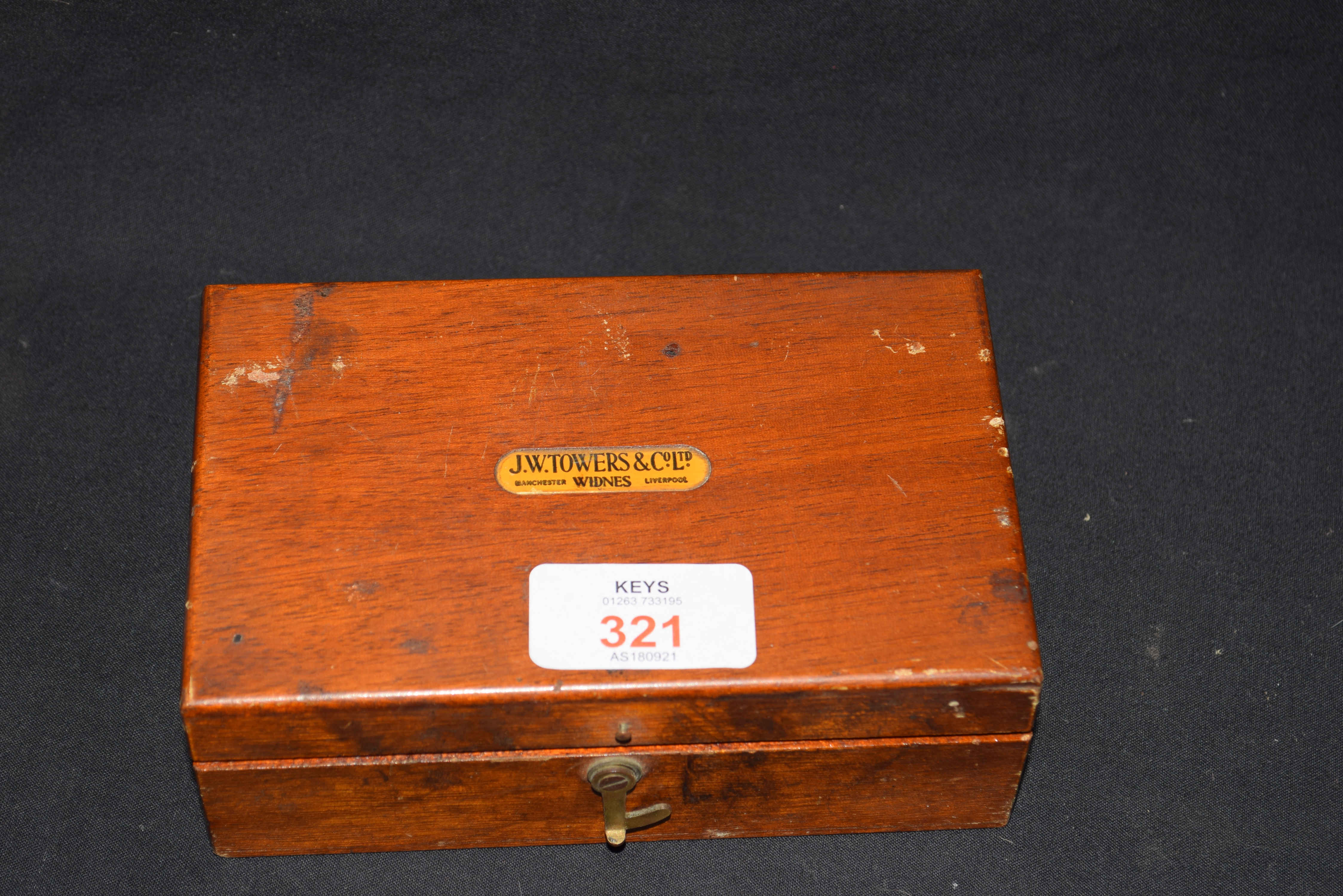Cased set of chemists weights, the box bearing trade label for J Towers & Co Ltd, Manchester, Widnes - Bild 2 aus 3