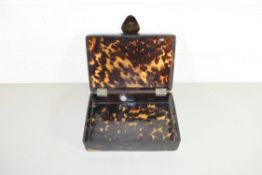 SMALL TORTOISESHELL DRESSING TABLE BOX OF RECTANGULAR FORM