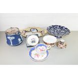 BOX OF MIXED ITEMS TO INCLUDE SMALL DERBY IMARI DECORATED VASE, A WEDGWOOD JASPERWARE BISCUIT