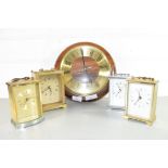 MIXED LOT COMPRISING FOUR MODERN CARRIAGE CLOCKS WITH QUARTZ MOVEMENT AND A FURTHER WALL CLOCK (5)