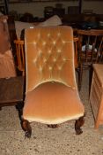 VICTORIAN MAHOGANY FRAMED AND BUTTON BACK UPHOLSTERED NURSING CHAIR WITH FRONT CABRIOLE LEGS, 93CM