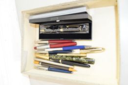 BOX MIXED FOUNTAIN PENS, BALLPOINT PENS AND OTHERS TO INCLUDE PARKER