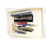 BOX MIXED FOUNTAIN PENS, BALLPOINT PENS AND OTHERS TO INCLUDE PARKER