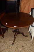 GEORGIAN MAHOGANY CIRCULAR TOP TABLE RAISED ON TAPERING COLUMN AND TRIPOD BASE, THE TOP 76CM DIAM