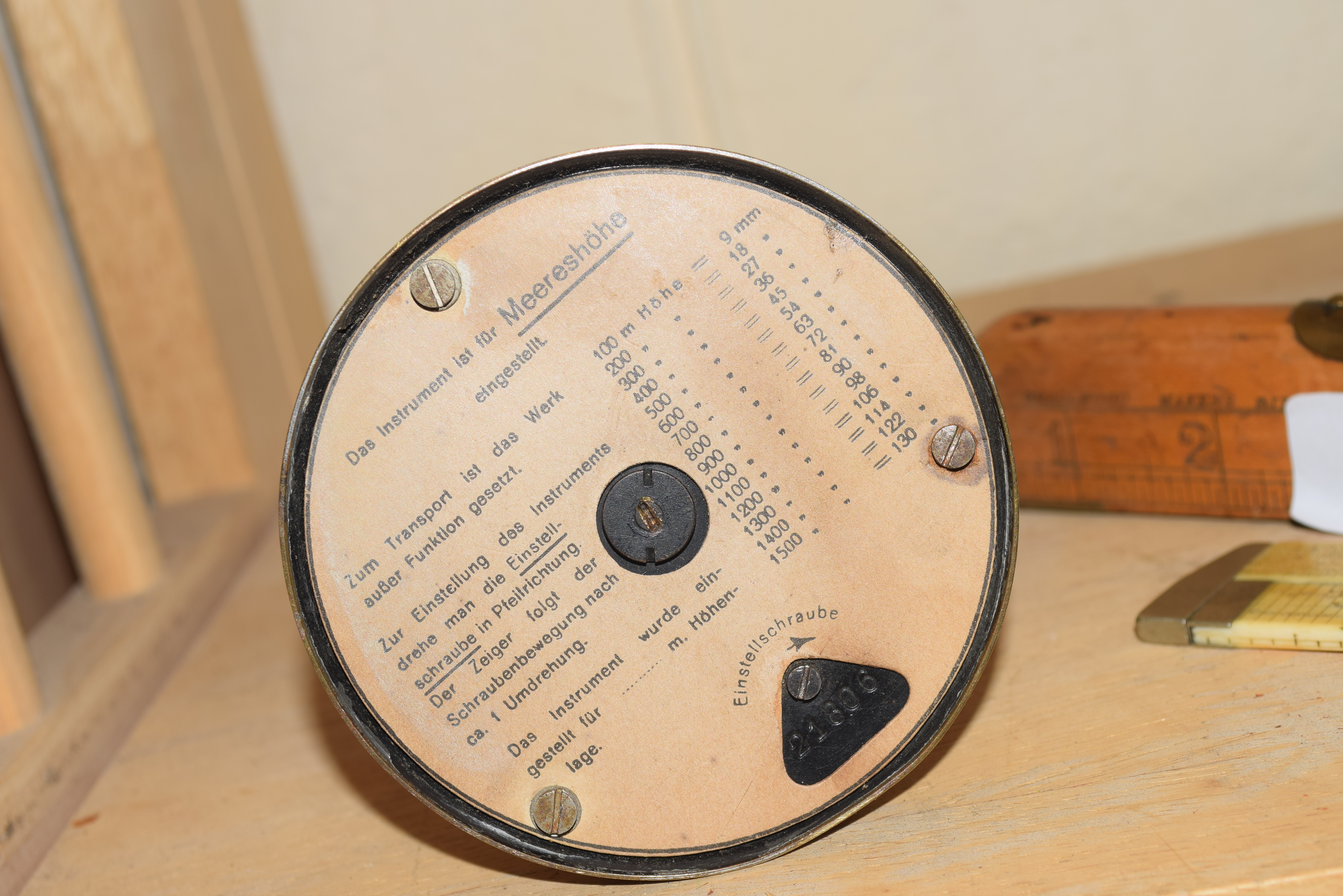 C P Goerz Berlin, early 20th century brass mounted desk barometer, 17cm high - Image 4 of 4