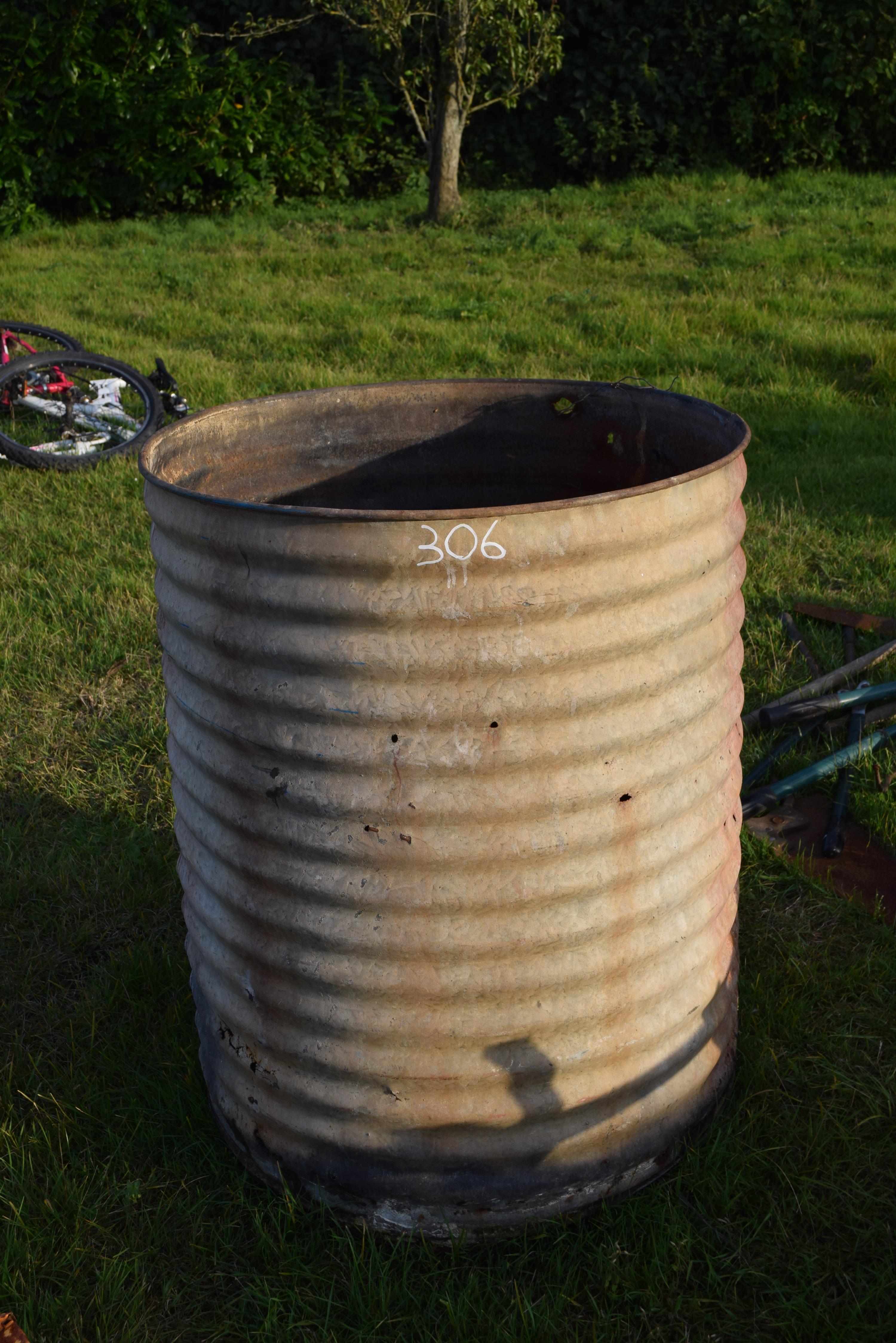 Vintage ribbed water tank (a/f)