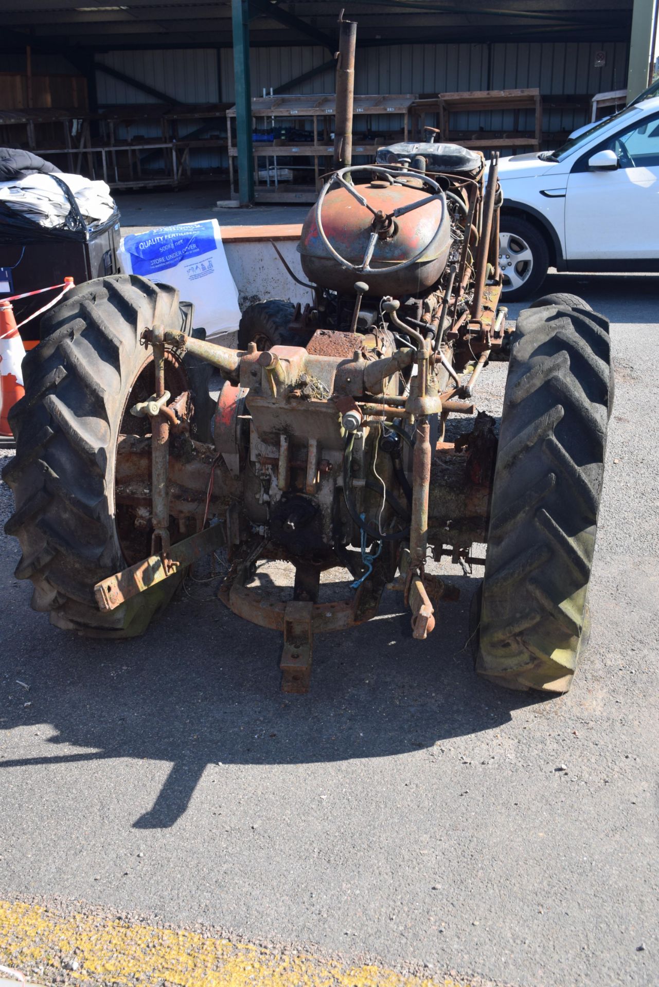 Fordson tractor (for restoration/parts) - Image 4 of 4