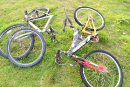 Generator gents mountain bike together with a further Townsend gents bike and an additional wheel