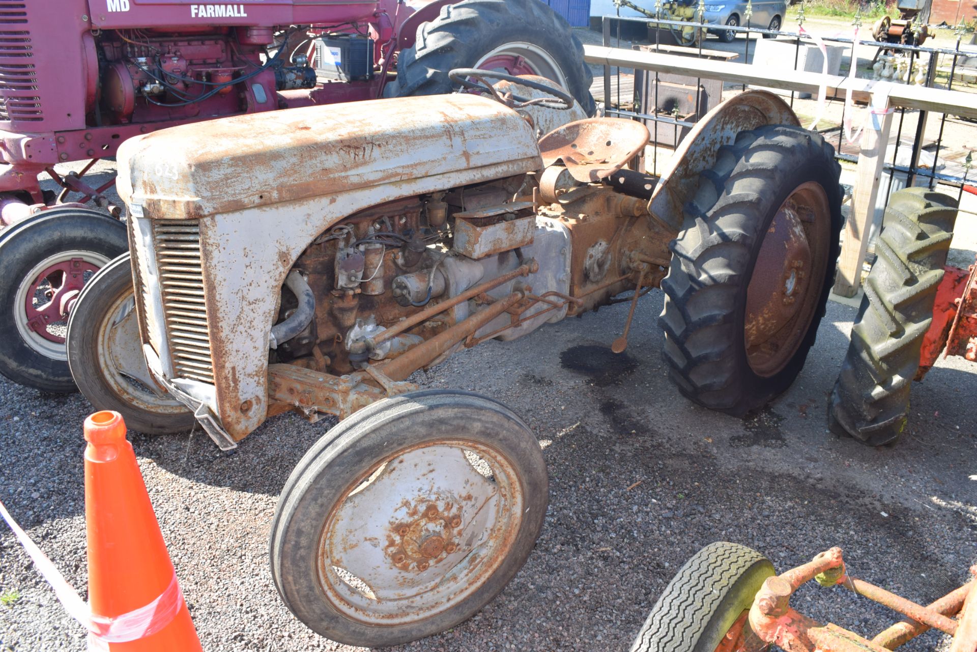 Ferguson tractor, (genuine barn find) - Image 2 of 2