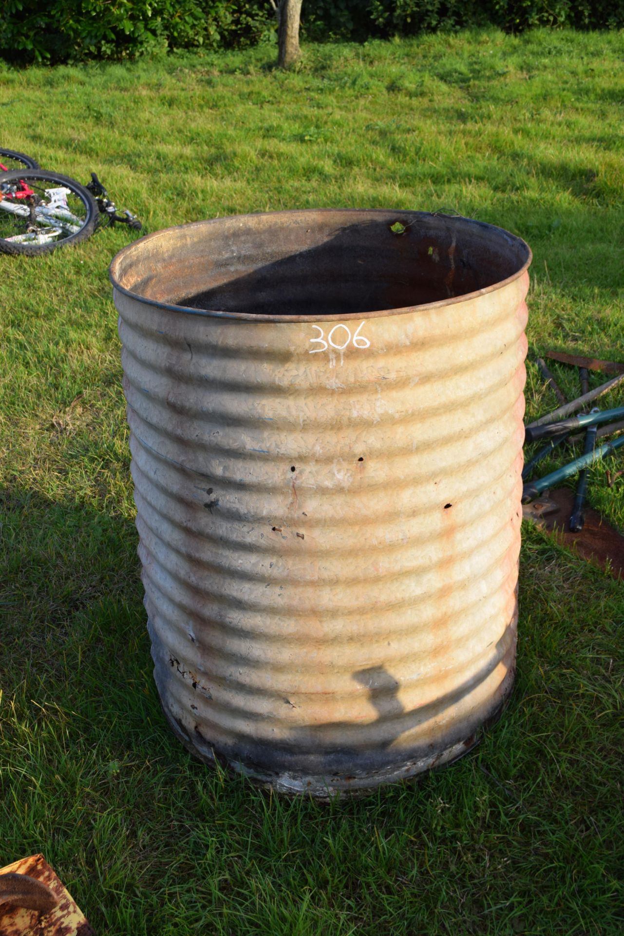 Vintage ribbed water tank (a/f) - Bild 2 aus 2