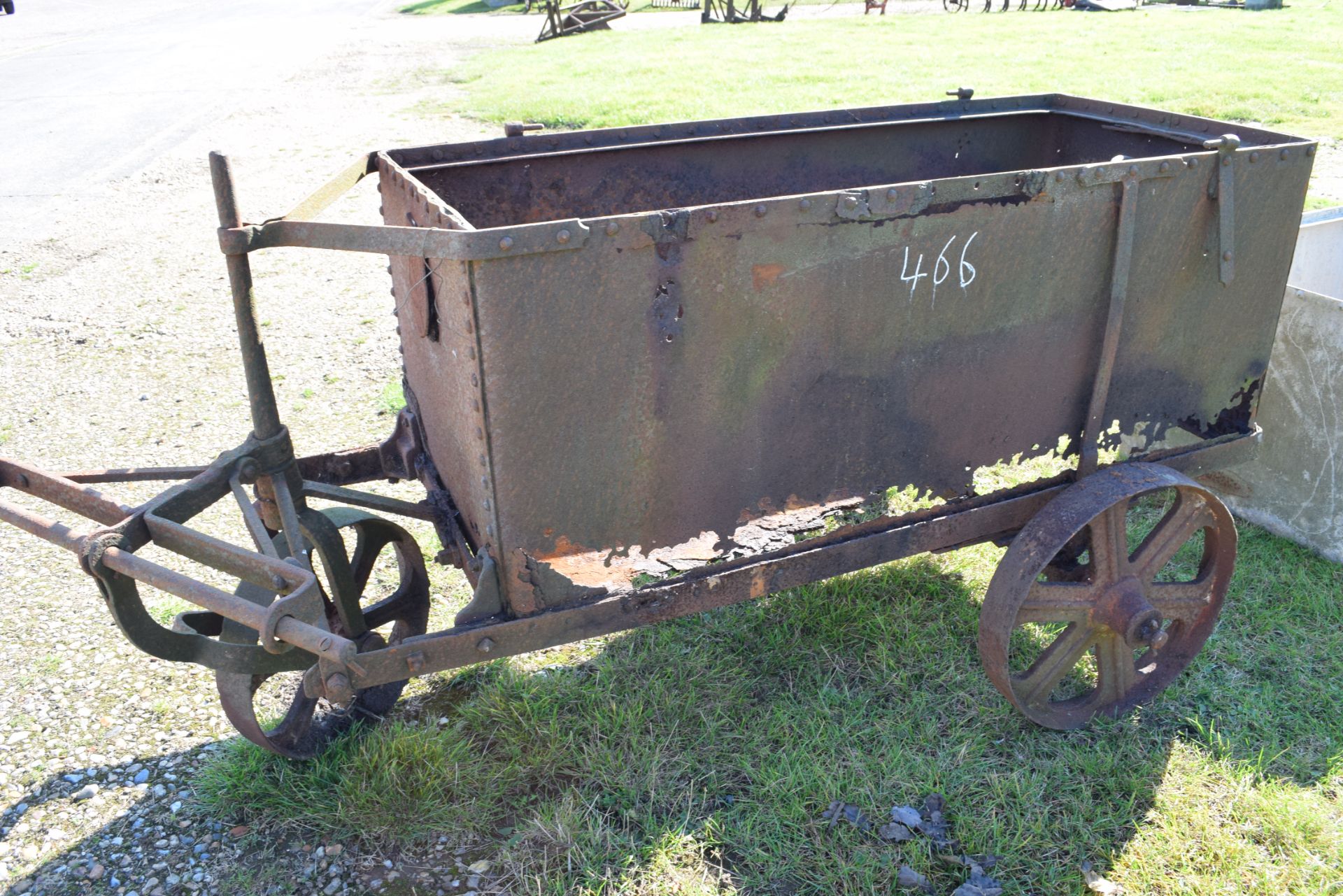 Vintage 400 gallon water cart - Bild 3 aus 3