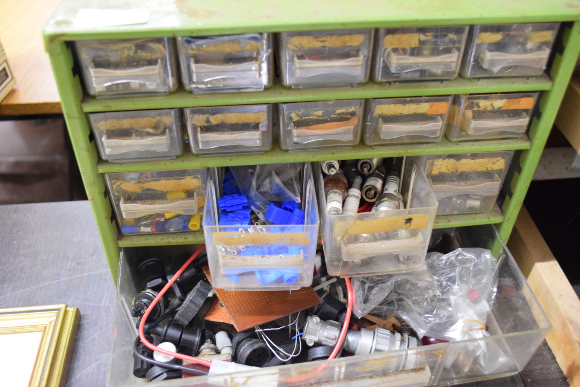 Small storage unit containing various fuses, auto-electrical fittings etc - Image 2 of 2