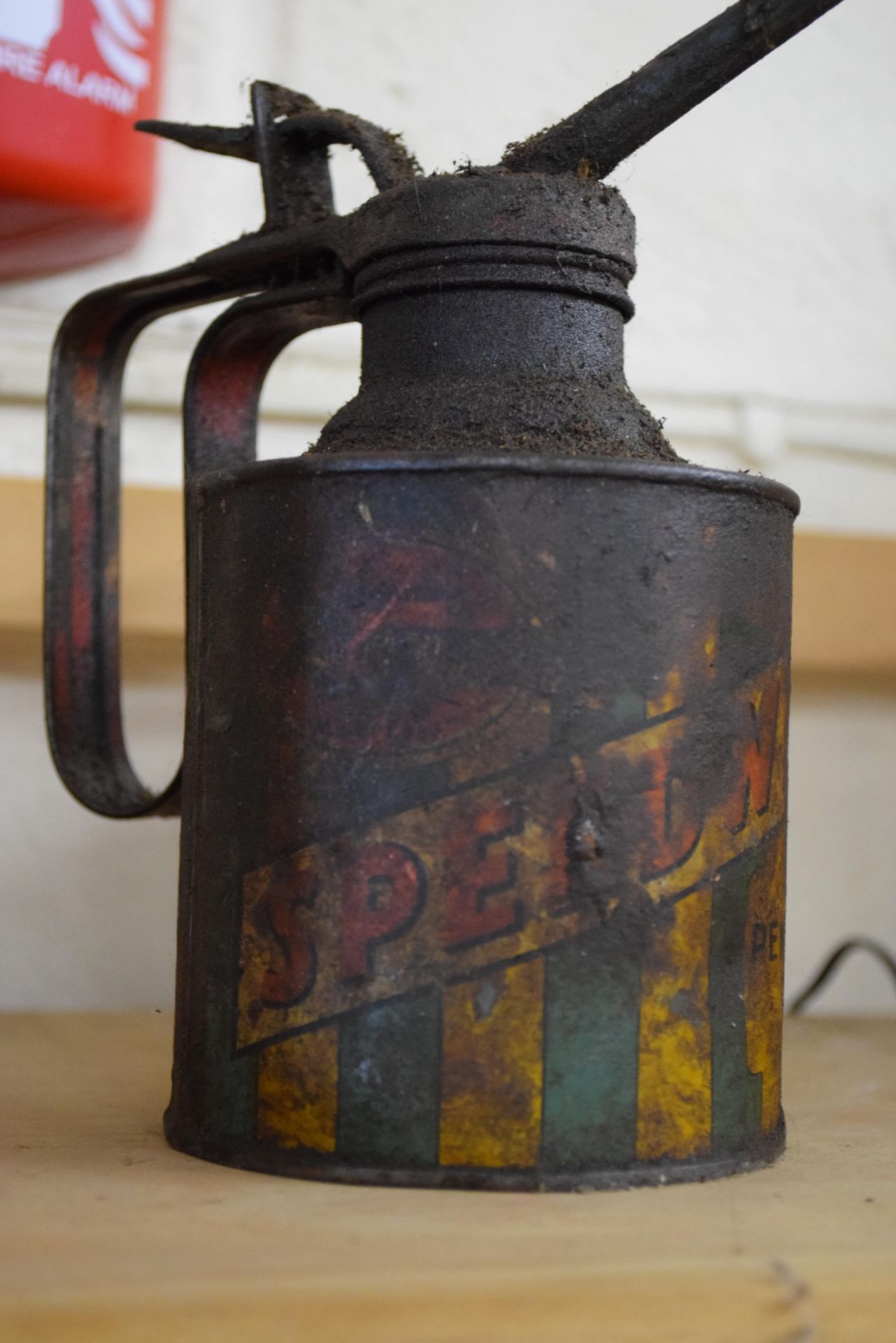 Selection of oil cans, one marked Castrol Motor Oil plus two others - Bild 4 aus 4