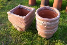 Set of five as new plastic plant pots and a set of three as new square plastic plant pots