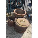 Quantity of metal field cooking pots