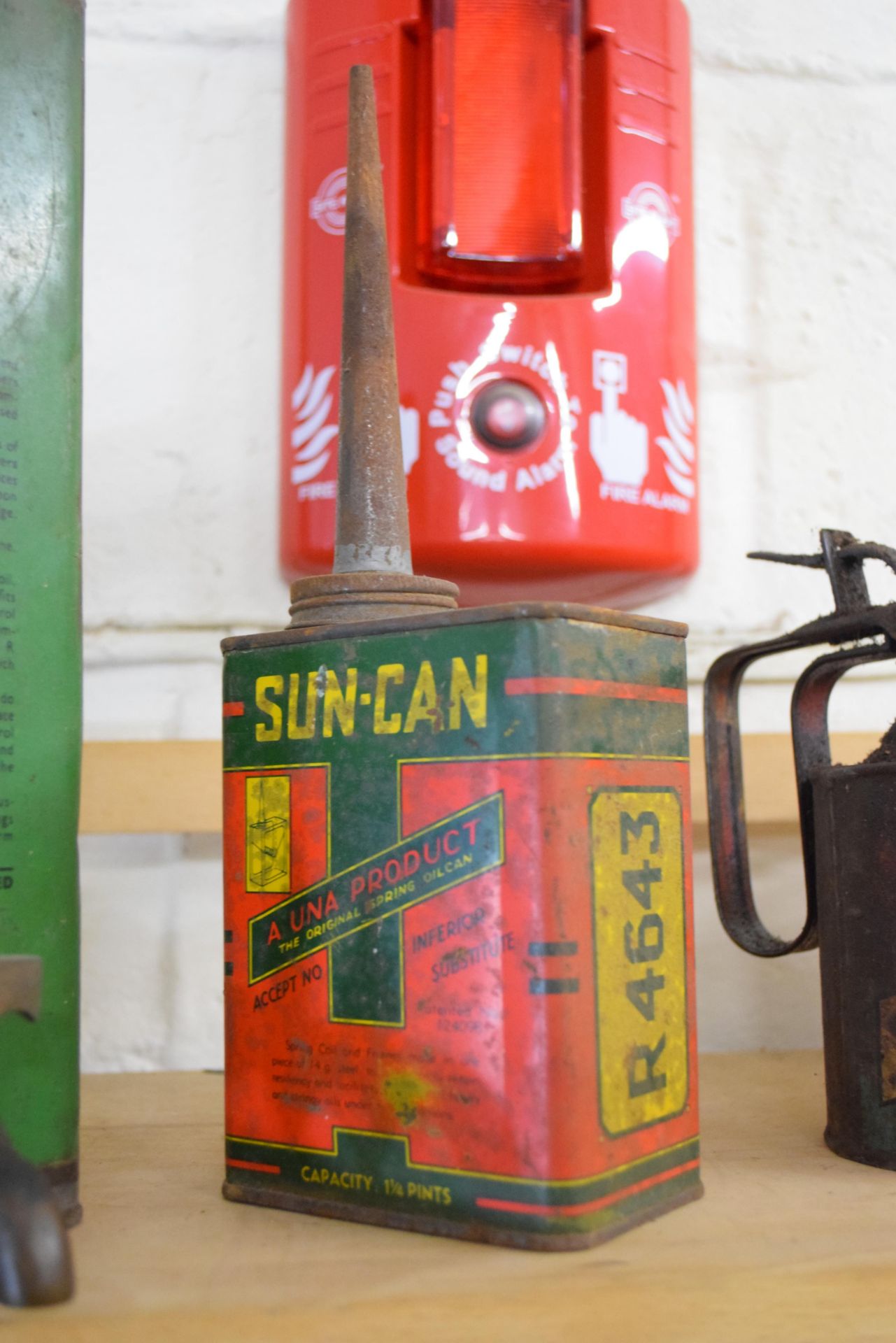 Selection of oil cans, one marked Castrol Motor Oil plus two others - Image 3 of 4