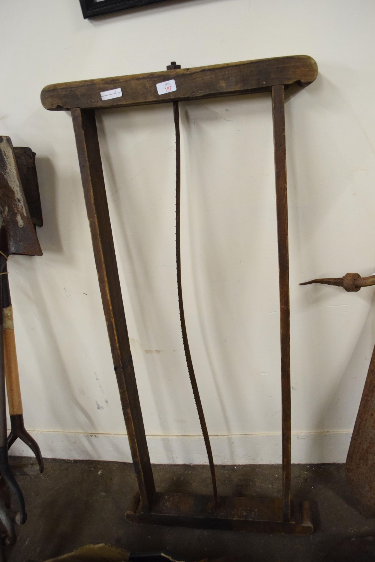 Wooden framed log saw, length approx 129cm