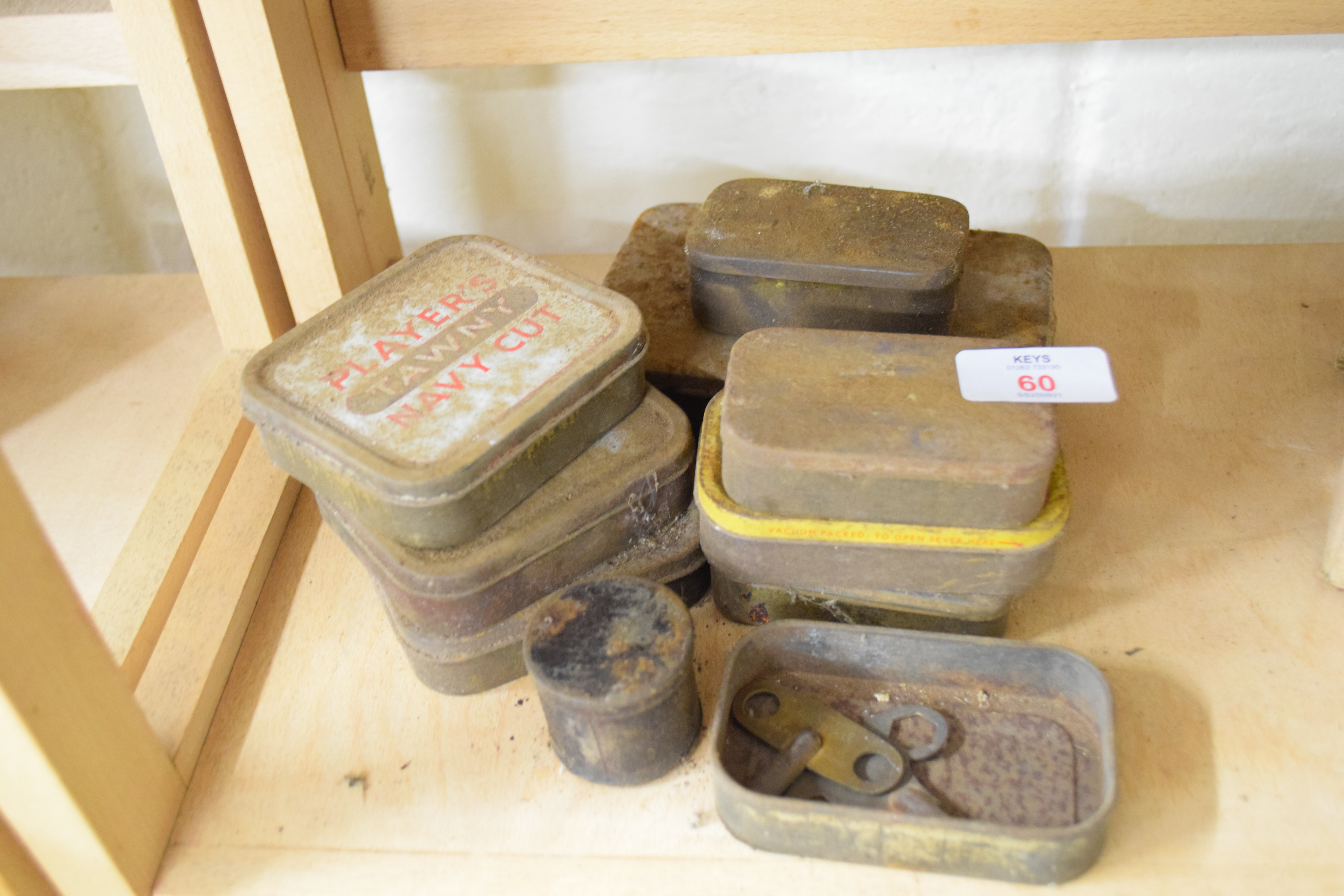 Quantity of vintage tin boxes