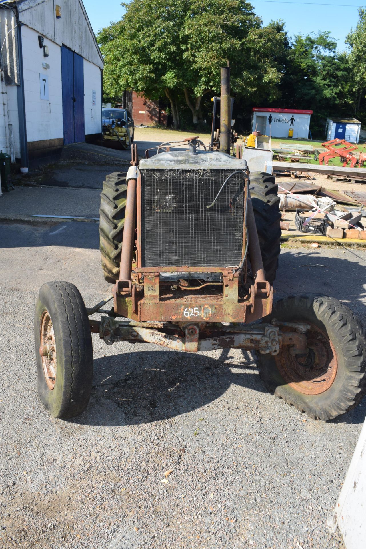 Fordson tractor (for restoration/parts) - Image 2 of 4