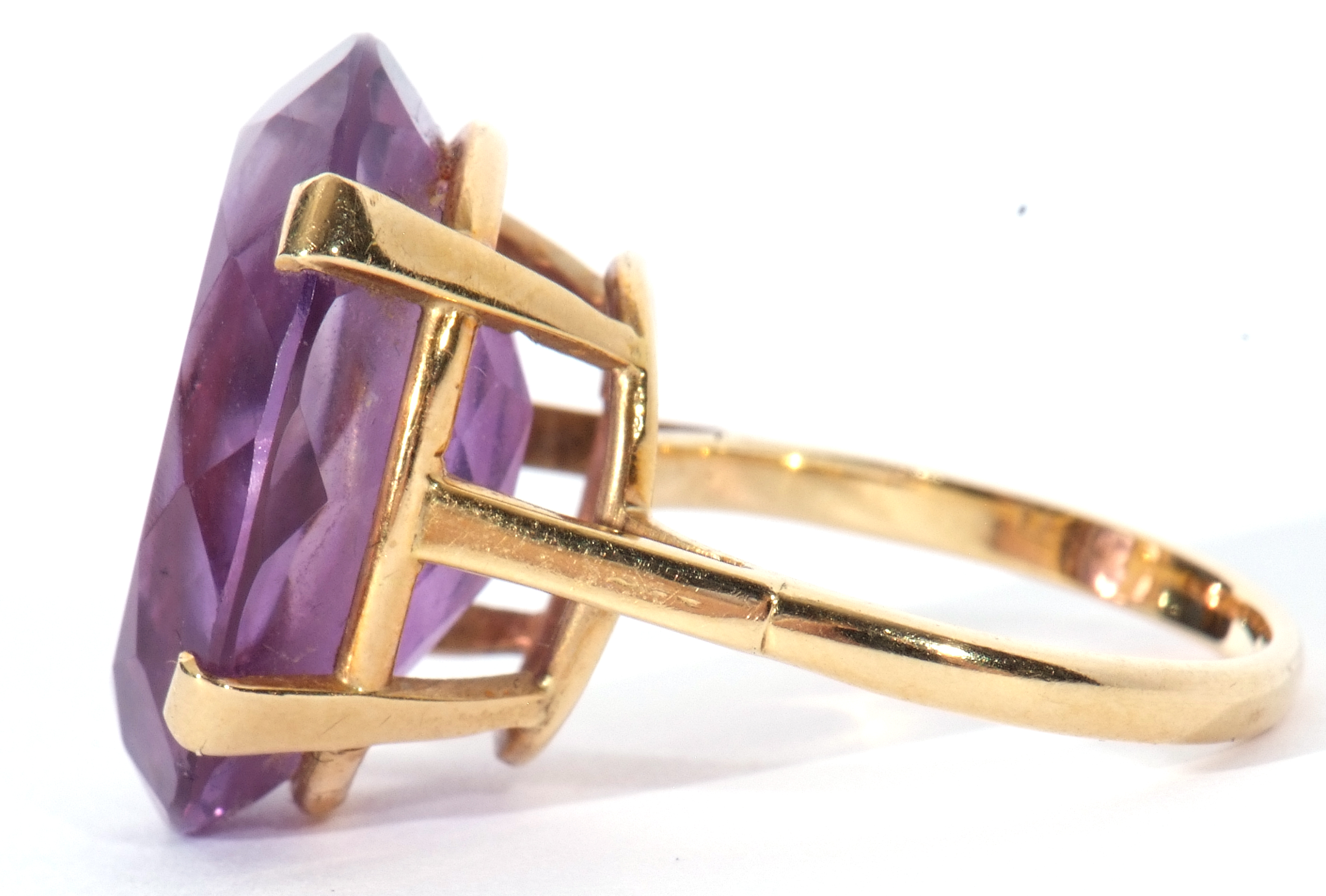 Large amethyst dress ring, the oval faceted amethyst 20 x 15mm, four claw set in a basket mount, - Image 2 of 5