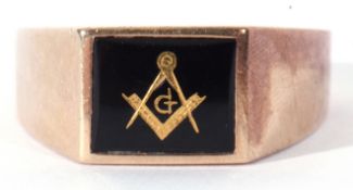 Masonic signet ring, the square black onyx panel with compass and ruler motif, stamped 10K, size T