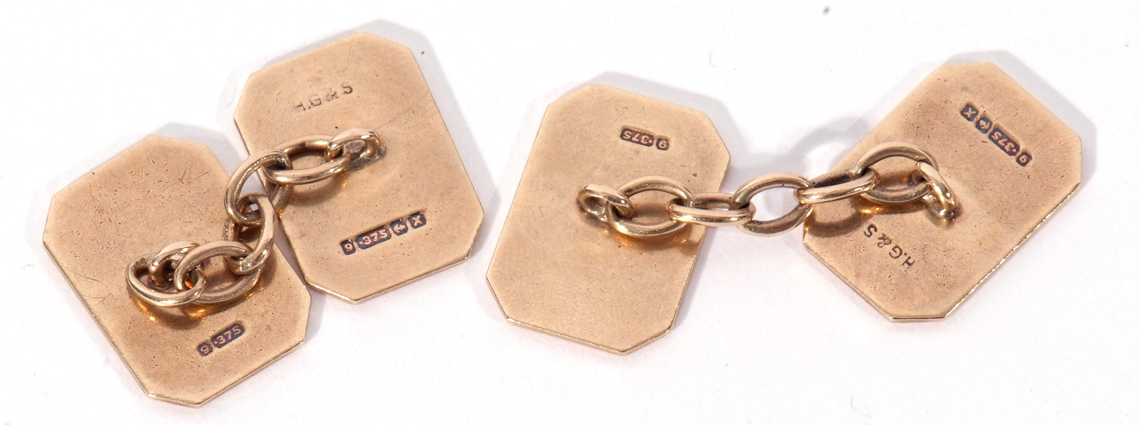 Pair of 9ct gold cuff links, rectangular shape with canted corners, one panel on each engraved - Image 2 of 2