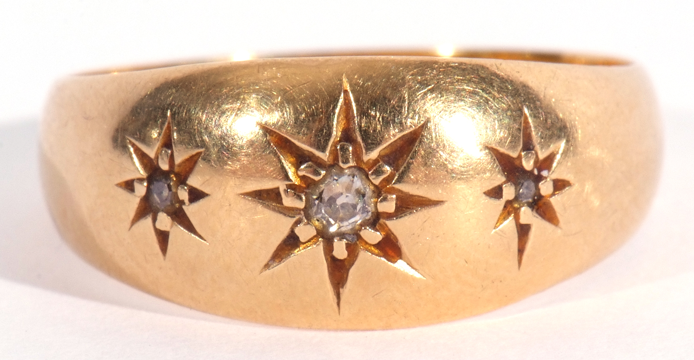 Early 20th century 18ct gold and three stone diamond ring featuring three graduated small - Image 2 of 7