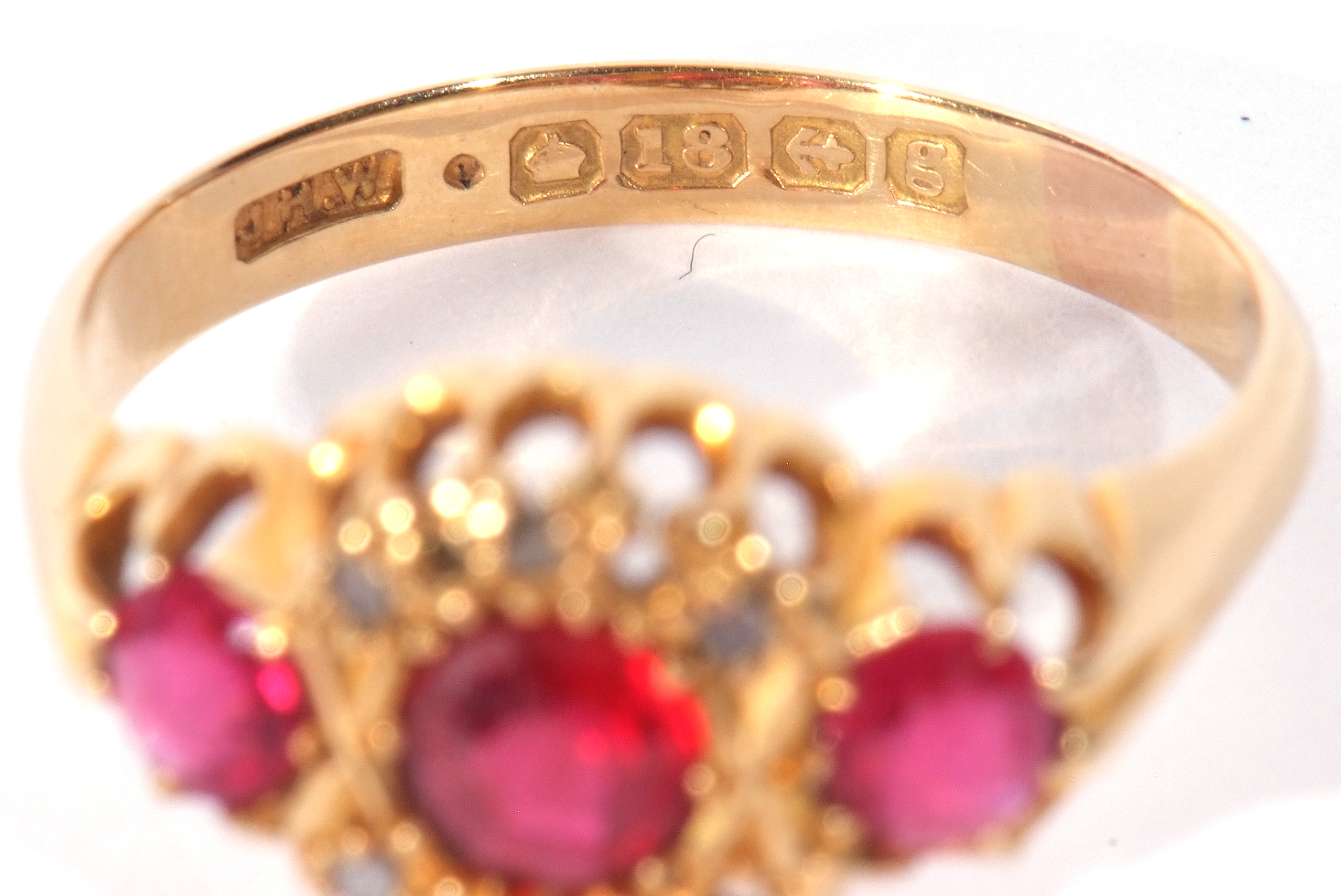 18ct gold red and pink three stone ring, highlighted with five small diamonds (five missing), 3.5gms - Image 6 of 7