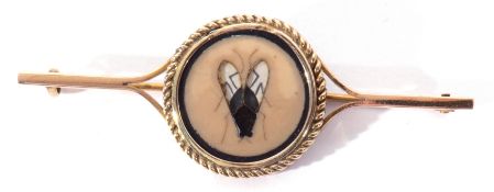 Antique inlaid colour stone 'fly' brooch, 14mm diam, set in a rope twist frame to a plain pin