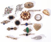 Mixed Lot: costume brooches