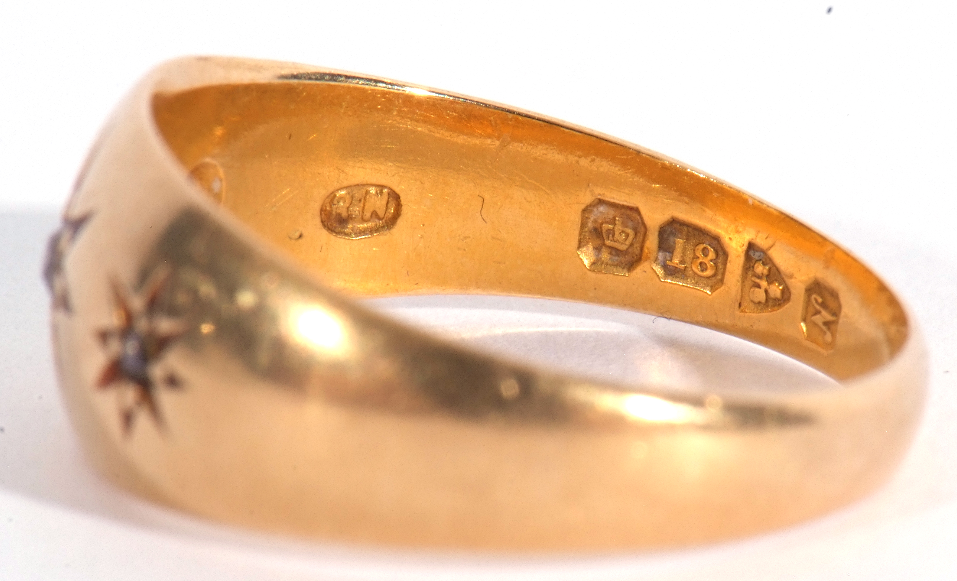 Early 20th century 18ct gold and three stone diamond ring featuring three graduated small - Image 7 of 7