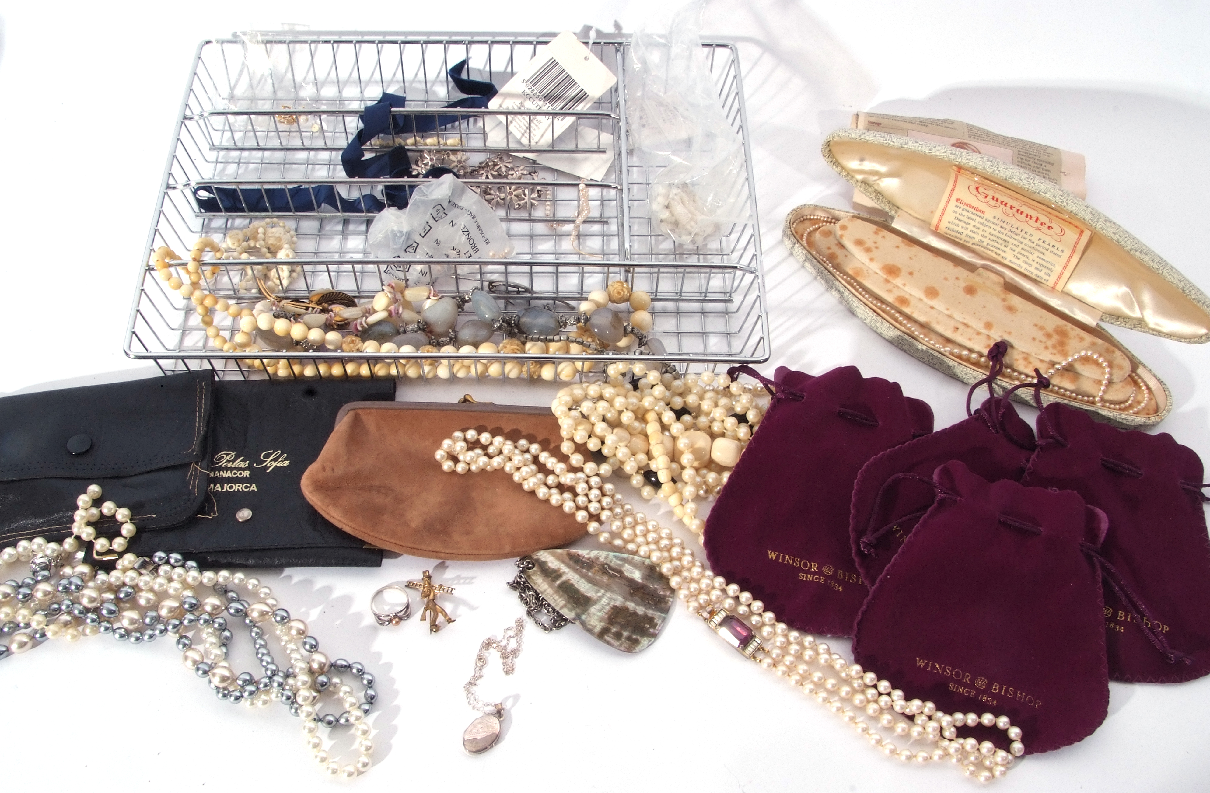 Tray of costume jewellery to include necklaces, brooches and four Winsor Bishop jewellery bags ( - Image 2 of 3